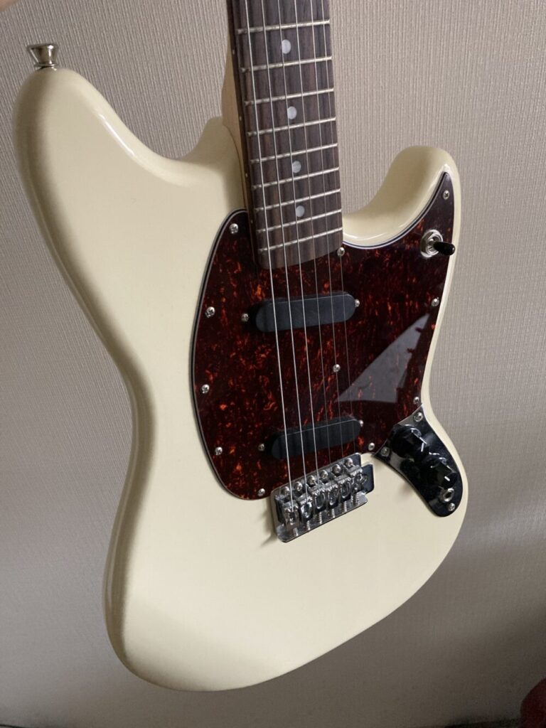 僕が所持している白のエレキギター・BMS-1R