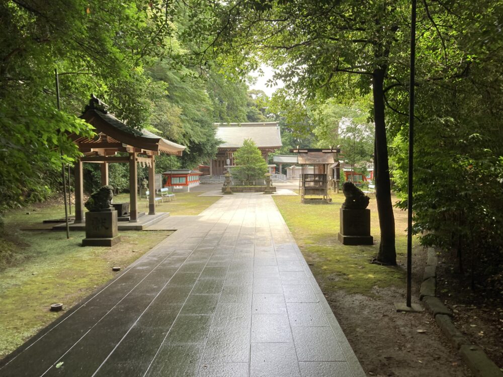 横浜にある富岡八幡宮の境内