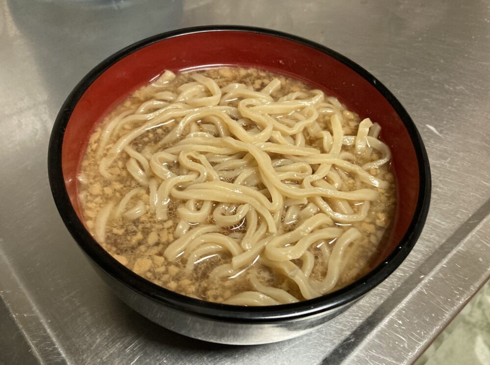 野菜を盛り付ける前のパーフェクトラーメンBUTA